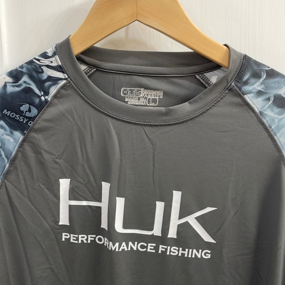 Huk Performance Fishing Long Sleeve Shirt w/ Mossy Oak Hydro Print Arms